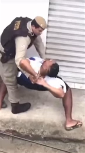 Ai Meu Berimbau on Instagram: "Papo de silicone 😂"