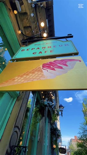 I love small coffee shops, everything here is so atmospheric and delicious#canada #monreale