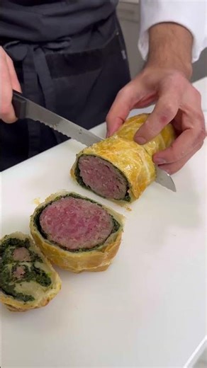 Puff pastry-wrapped cotechino with lentils 🥂✨