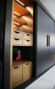 [Hot Item] Wooden Closet Solid Wood Wardrobe Handmade Storage Wooden Dresser with Drawer Shelves Wardrobe Sliding Doors