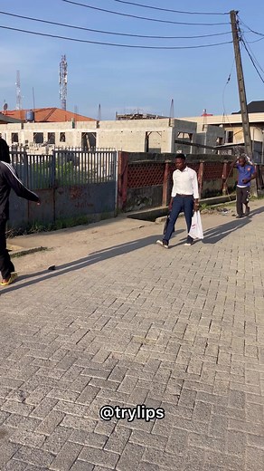 1.4M views · 25K reactions | Invisible object prank 藍藍藍藍藍.. Different legworks | Trylips | Facebook