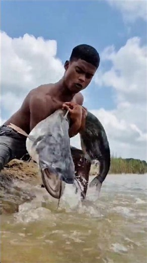 Amazing Riverside Big Fish Catching #riversidefishing #bigfish #giantfish #riverfishing #fishing