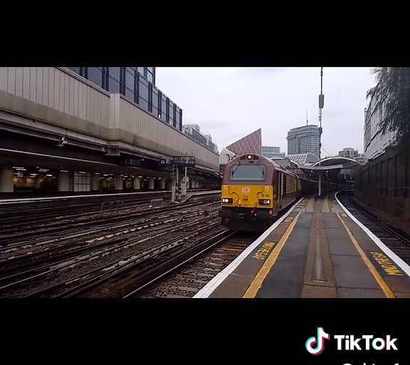 Belmond British Pullman Departure from London Victoria