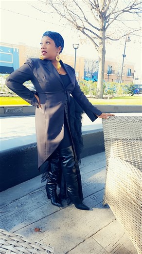 Aymo Ellis on Instagram: "Three years ago, I lost my hair. I lost the connection honestly as a hair stylist and decided to walk away from cosmetology. I truly thought I was done—to the point I didn’t even renew my license 😳 (yes… I had to pay a pretty penny to fix that 😒). Most of you don’t know my past, because I didn’t want to be associated with it. Styling Hair wasn’t just a gift; it was also a ministry. I wasn’t happy. God told me it was time to stop running. I took my time to be sure I he