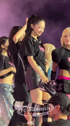 Người ấy đã thấy và chạy về phía FC như này đâyyyyyyyyyyy 🥹🥹🥹 #BaoAnh #EmXXinhSayHiConcert #EmXXinhBaoAnh | Mê đắm chị Bảo Anh