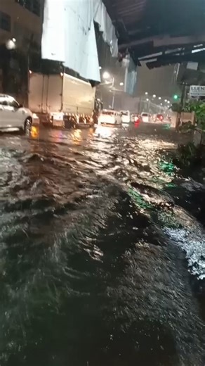 BAHA SA BACOLOD Several areas in Bacolod City were flooded after heavy and continuous rainfall. City officials said some residents have already been moved to evacuation centers due to the flooding. 🎥: Bacolod City Communications Office | ONE News