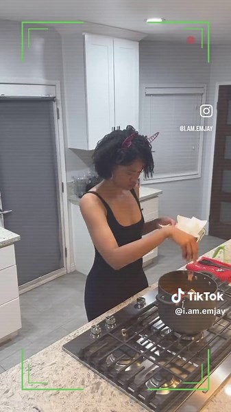 Every Halloween my mom used to make chili in a huge, almost cauldron like pot while rocking a witches hat. 🧙🏾‍♀️It was one of my favorite things! Now, naturally, I make chili every Halloween and embrace my inner good witch, bad b*tch tendencies. Lol. 😈 Side note, it might be time for me to sage my kitchen. Ingredients: 5 Slices of Bacon (optional) 5 Garlic Cloves 1 Shallot 1/2 Sweet Onion 1/2 White Onion 5 Mini Sweet Bell Peppers (or use 1 Bell Pepper) 1 1/2 lbs Lean Ground Beef (I used 90/10