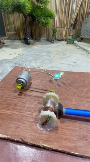 DIY Mini Generator That Powers LED 💡 #MiniGenerator #DIYElectricity
