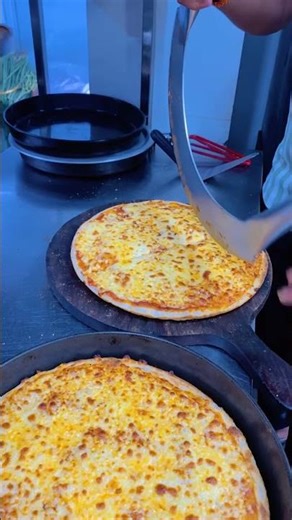 Trending pizza 🍕 #shortvideos #reels #pizza #pizzarecipe #indianfood