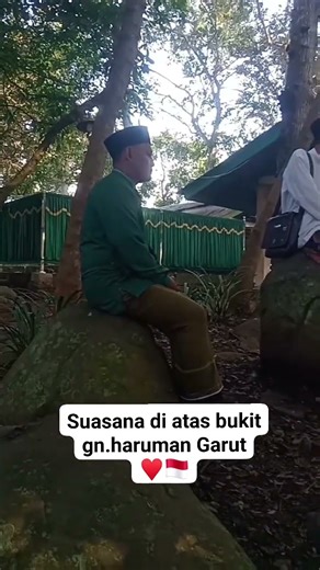 suasana di atas bukit gunung haruman ♥️🇮🇩