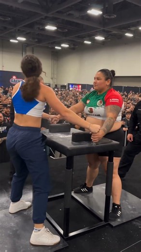 Women's Slap Battle — Impressive Victory at the Slap Table #slapfight