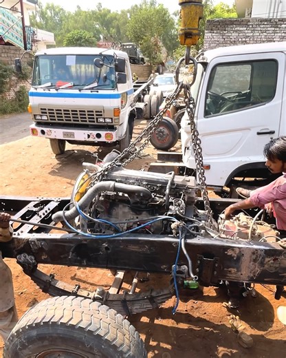 Pakistani truck 🇵🇰 on Instagram: "How to Repair a Fully Accident Truck Part 2"