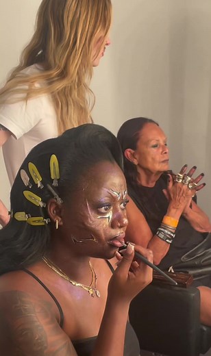 Sitting next to the Queen Michèle Lamy for a photoshoot while doing prosthetic was defo not on my 2022 bingo card 🤩👽 #michelelamy #fashion #editoral #photoshoot #grwm #makeup #prosthetic #sfx #fyp #fypシ #spfx