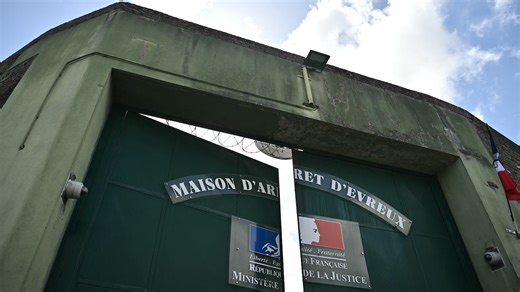 Massive manhunt underway in France for escaped inmate