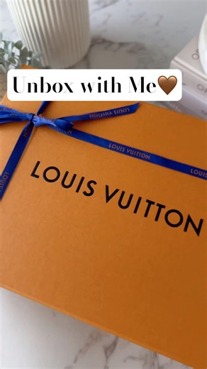 Who wants to see what fits 👀😍🙋🏻‍♀️#unboxwithme #newbag #asmrunboxing #bagunboxing #lvbag