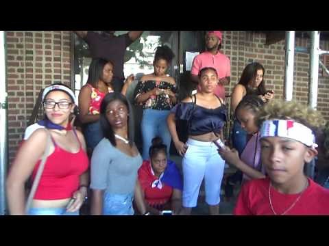 DOMINICAN GIRLS DANCE STREET MUSIC DANCES AT DOMINICAN REPUBLIC DAY PARADE 2017 BRONX NEW YORK