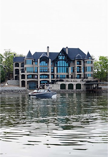 Stylish Lake of the Ozarks Homes and Wake Boats