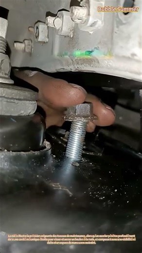 Fixation en espace confiné : serrage manuel de boulons dans un espace mécanique restreint