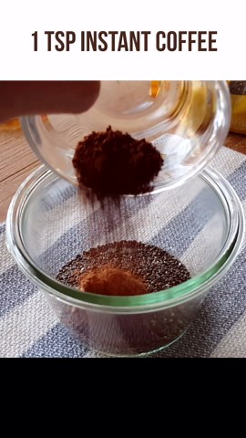 Cafe mocha Greek yogurt & chia breakfast pudding