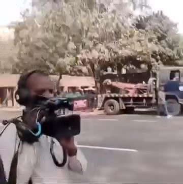 মিডিয়া আমাদের পাটুয়ারী আর মির্জা আব্বাসকে নিয়ে ব্যস্ত রাখল! এই সিংহ পুরুষের সাথে আমাদের পরিচয় করিয়ে দিল না॥ আফসোস॥ | Abu Anas