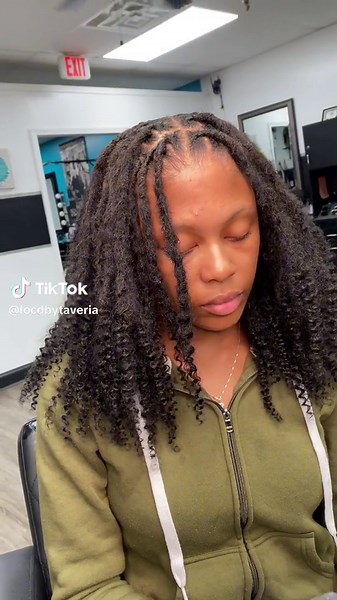Yes you can extend your locs with my Loc extensions 😍 Permanent install Can be washed and dyed 📌 pain FREE, lightweight, soft , ❌ NO tangles, NO matting, NO stiffness NOVEMBER BOOKS ARE OPEN Want this look? Book : “Loc Extensions” 🦋LINK IN BIO🦋 or comment “locs” to be sent a link Follow @locdbytaveria for more tips #locextensions #locextensionatlanta #atlantabraider #atlantahairstylist #interlocking #locstyles #lisabonetlocsatI #locextensionsatl #locextensionssc #locextensionsmaintenance #lo
