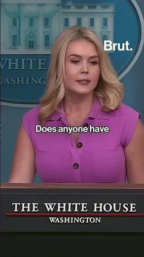 Karoline Leavitt ignores reporters after asking if the press had questions