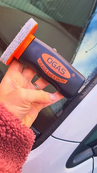 super easy to use, degrease your windows by simply rubbing over with the glass emulsion & rinse off. it's that simple #caressential #Car #Travel #glass