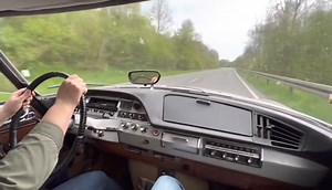 Citroen DS Driving 🚘 | Graphpexels