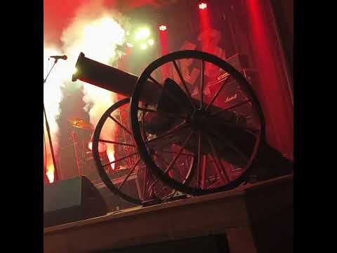 AC/DC concert warning flashing lights