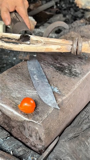 How a blacksmith uses the cutting instinct and forming a knife