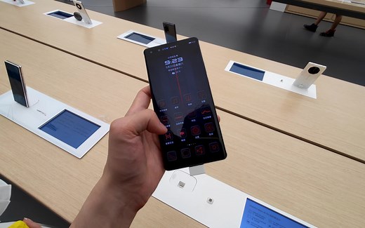 华为 Mate 40 RS 保时捷设计太好看了，麒麟9000芯片你值得拥有！