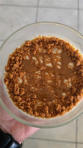 Renee | Food & Fitness | Biscoff Overnight Oats Base: 40g Coles quick oats 90ml Devondale extra light milk 5g Macro black chia seeds (woolworths) 15ml Queens... | Instagram