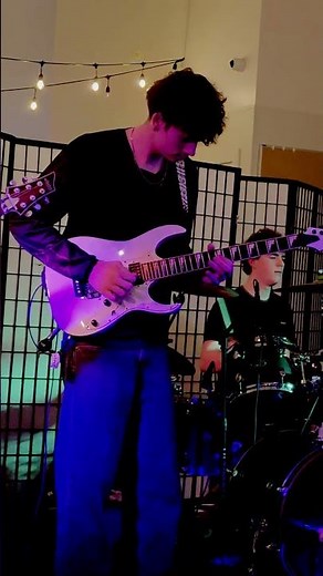 Teen guitarist shreds some Randy Rhoads // second solo from Mr. Crowley by Ozzy