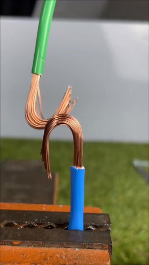 24K views · 104 reactions | Cable joint done the right way Strong, safe, and durable #GarageHackUK #PerfectSplice #SecureConnection | Do It YourSelf | Facebook