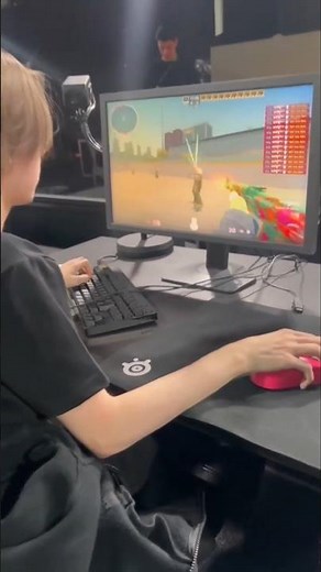 Donk Training His Aim Before an Official Match! | INSANE Pre-Game Routine CS2