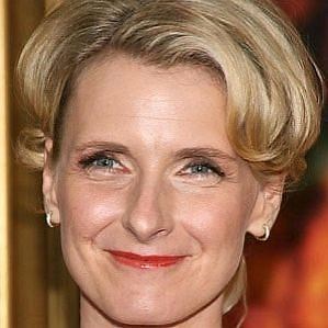Elizabeth Gilbert Boyfriend 2025: Dating History & Exes - CelebsCouples