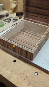 I'm a big fan of the @fine_box_hardware_ push button catch. I have used this catch before, but I really, really like the action and sound! Fitting is a breeze, you just need to mark accurately! 🤓 #handmadeuk #boxmakingskills #boxmaker #bespokewoodwork #handmadewoodwork #cabinetmaking #displaybox #handmadegifts #handmadeboxes #handmadeuk #rutland #presentationbox | The little box maker