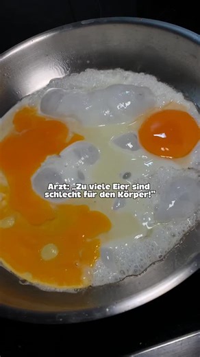 Vanessa Friedrich on Instagram: "Eier liefern hochwertiges Protein, Cholin fürs Gehirn, Vitamin A, D, E, K, B12, Eisen und gesunde Fette. Ein echtes LEBENSmittel. Viele Empfehlungen sind reine Mindestwerte. So niedrig angesetzt, dass du gerade so funktionierst – aber sicher nicht optimal versorgt bist. Ich vertraue keinem System, das Symptome verwaltet statt Ursachen zu verstehen. Ich vertraue meinem Körper. Und echtem Essen. 🥚🔥 — Schreib „CODE“ in die Kommentare, wenn du bereit bist zurück zu