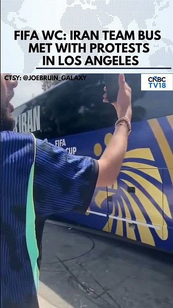 Protesters Heckle Iran Team Bus Ahead Of FIFA World Cup Clash In Los Angeles | Iran Vs U.S | N18G