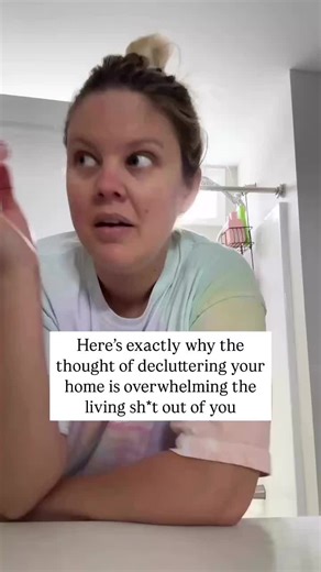 When you’re ready to walk into your home like the calm breath of fresh air I know you want it to be… my decluttering program is 🔗 in my bio. There’s over 2,400 women from all over the world inside my community absolutley annihilating their clutter & you’re next! 🥳 I’ll see you inside. 🩷