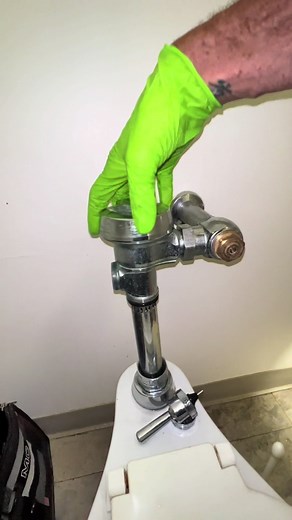 HOW TO Rebuild a SLOAN Flush Valve #plumbing #plumber #plumbinglife #plumberlife #plumbersoftiktok #toilet #toilettok #toiletoverload #toiletrepair #sloan #flushvalve #plumbingrepair #plumbingtok #diy #fyp #foryou #serviceplumber #theconservativeplumber