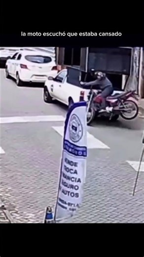 la moto escuchó que estaba cansado #motos #memes #biker #humor