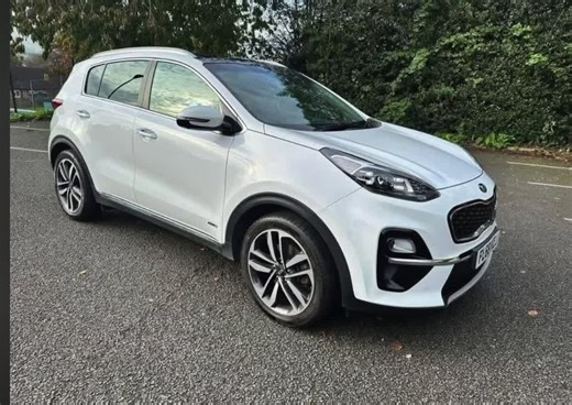£7599 Kia Sportage 1.6 T-GDi 4 DCT AWD Euro 6 (s/s) 5dr 🔹 2018 (68 reg) 🔹 59,000 miles 🔹 1.6L T-GDi Petrol 🔹 Automatic (DCT) 🔹 AWD (All-Wheel Drive) 🔹 Euro 6 (ULEZ Compliant) 🔹 5 Doors 🔹 5 Seats 🔹 White A stylish and high-spec Kia Sportage ‘4’ model with smooth automatic gearbox and powerful 1.6L T-GDi engine. Offering excellent comfort, advanced features and all-wheel drive capability, this SUV is perfect for families, long journeys or everyday driving with confidence. ✔️ Ideal family 