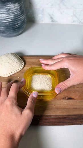 52K views · 804 reactions | Packing school lunches  Soak apples in ice water for 5 minutes and then pat dry to keep them from browning #asmr #lunch #lunchbox #schoollunch | Kellie Atkinson | Facebook