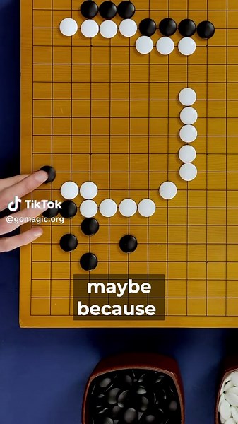 How to Stop 2nd Line Jump into White Territory 🧠 More Go Insights in Profile! 👉 Full video on YouTube: The Monkey Jump: Endgame Technique #GoGame #Baduk #Weiqi #LearnGo #BoardGame #Learning #GameStrategy #Endgame