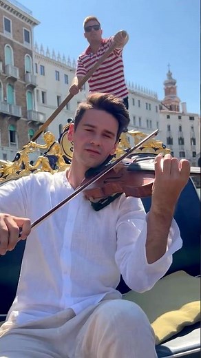 Bella Ciao — Violin on a Gondola in Venice 🇮🇹🎻
