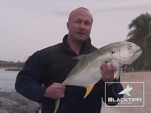 VIDEO: Superb surface fishing