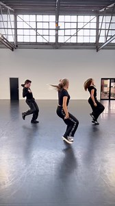 What an absolute fire commercial class this was with @ashtyngloury 🔥🙌 Our 1st and 2nd year PA’s looking absolutely phenomenal and in their element! Dancers: 2nd year @zara.jozsa 2nd year @biancaswiatek 1st year @jake.keenn #TransitDance #Commercial #Choreography #PerformingArts #YourFuture | Transit Dance