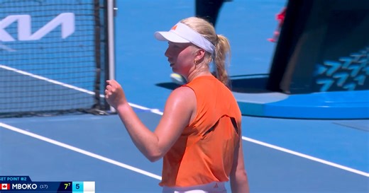 Tauson i stort comeback: Se danskeren afvise tre matchbolde og vinde andet sæt her