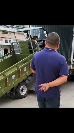Small Utility Truck Ramp Loading.